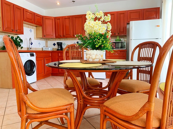 Picture of Dining area and kitchen